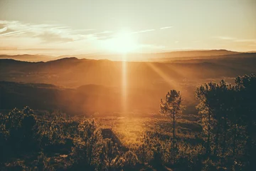 Fototapete Dämmerung Sonnenaufgang in den Bergen