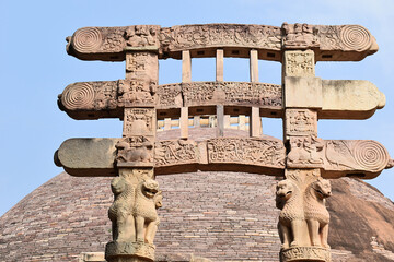 Stupa No 1, South Gateway, Closeup of carved Architrave, The Great Stupa, World Heritage Site, Sanchi, Madhya Pradesh, India. - obrazy, fototapety, plakaty