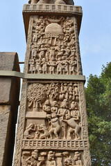 Stupa No 1, North Gateway,  Right  Pillar, Inside Panel 2: Gift of the Monkey. Panel 1: Stupa Worship. The Great Stupa, World Heritage Site, Sanchi, Madhya Pradesh, India. - obrazy, fototapety, plakaty