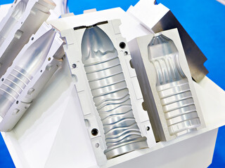 Mold for production of plastic bottles