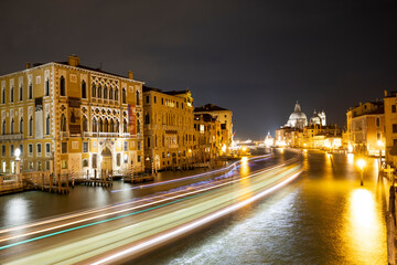 Fototapeta na wymiar Venice grand canal by night long exposure 