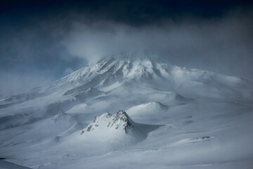 Fototapeta na wymiar View of the Koryaksky volcano