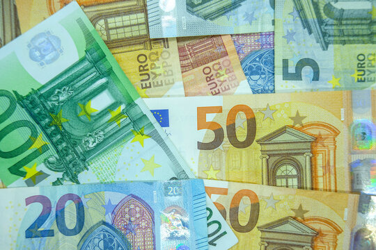 Foto Euro in banconota sparsi 
