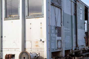Vieux train sur chemin de fer
