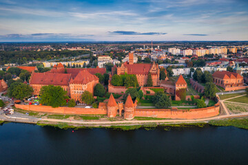 Fototapeta na wymiar Beautiful Malbork castle over the Nogat river, Poland
