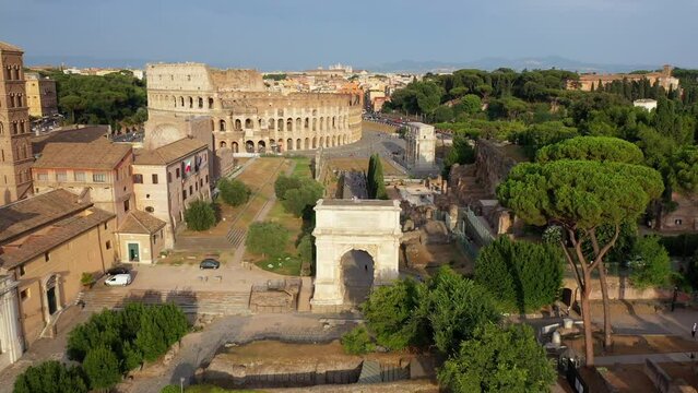 Foro Romano "Foro Romano". I resti dell'antica Roma. Italia. 4K.
Le rovine dell'antica Roma e del foro romano. Ripresa aera con drone in 4K