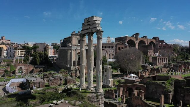 Foro Romano "Foro Romano". I resti dell'antica Roma. Italia. 4K.
Le rovine dell'antica Roma e del foro romano. Ripresa aera con drone in 4K