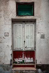 the closed door of a house was painted as to represent the Italian tricolor flag: Green, White and Red