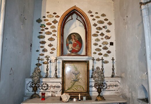 Napoli - Ex voto sull'Altare di Santa Lucia nella Chiesa di Santa Luciella