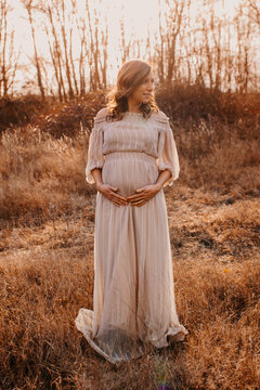 Frau Schwanger Babybauch schwanger Fotoshooting Kleid