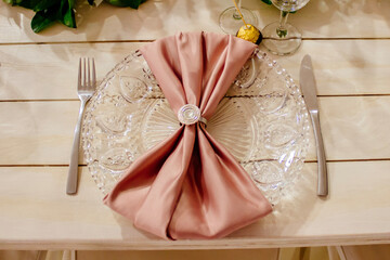 WEDDING DAY TABLE DECORATION UNDER PLATE