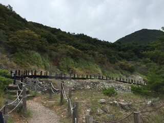 Fototapeta na wymiar 일본 후쿠오카 벳부 온천이 샘솟는 산 트레킹 / Mountain trekking with hot springs in Betbu, Fukuoka, Japan.