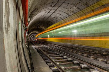 Fototapeta premium Metro em longa exposição