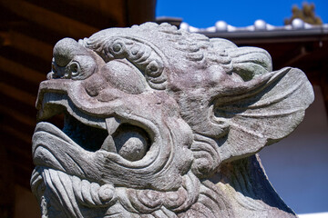 右側の狛犬アップ