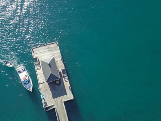 Photo au drone d'un ponton