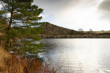 Obraz premium Quarry pond at Cawfields on the Hadrian's Wall trail in Northumberland, UK