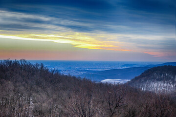 Sonnenaufgang im Winter, neben Budapest