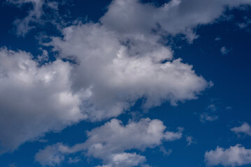 雲　blue sky with clouds