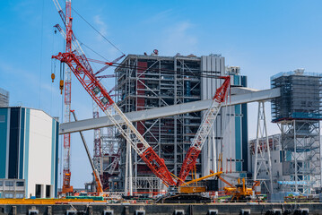 建設中の工場　cranes in harbor