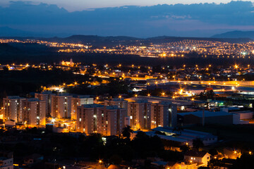 Fototapeta na wymiar Pouso Alegre, Minas Gerais, Brasil: luzes da cidade do sul de minas