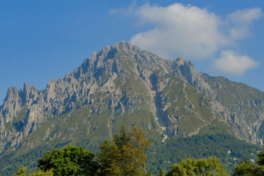 Le montagne delle Prealpi lecchesi viste dai Piani Resinelli.
