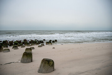 Am Strand von Hörnum Insel Sylt mit Tetrapoden als Küstenschutz 