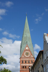 Fototapeta na wymiar Turm der Johanniskirche in Lüneburg