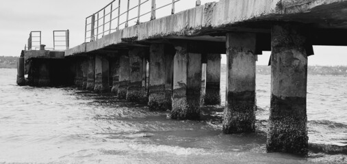 Obraz premium old railway bridge