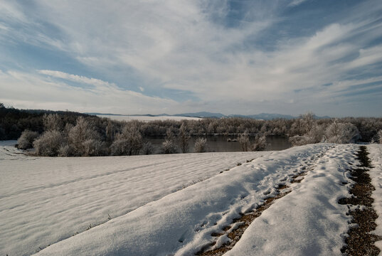 Imagen de paisaje nevado en Alava.