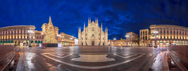 Obraz premium Milan Duomo in Milan, Italy at Night