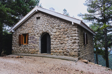 Fototapeta na wymiar Front view of the mountain refuge of Collado Zamora in the Sierra of Cazorla.