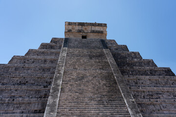 Fototapeta na wymiar The great pyramid of chichen Itza at Cozumel, Mexico.
