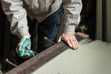 日本の熟練した職人　畳屋さん