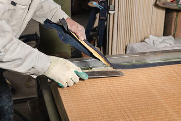 日本の熟練した職人　畳屋さん