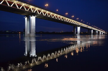 Fototapeta na wymiar Die Metro-Brücke über die Oka in Nischni Nowgorod