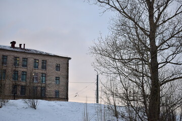 Fototapeta na wymiar old building in the snow