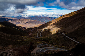 cuesta del obispo, salta, jujuy, argentina, rutas, zig zag, precipicio, montañas, nubes, tormentas
