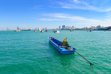 Fototapeta na wymiar Beautiful beach with Fishing boat at at Pattaya Bay