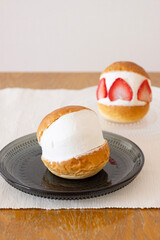 Maritozzo is the Italian traditional dessert used bread and cream