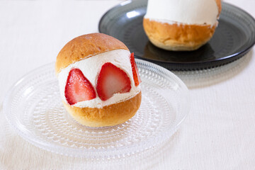 Maritozzo is the Italian traditional dessert used bread and cream