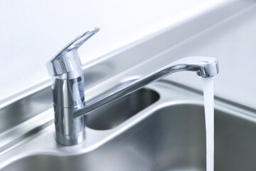 水が出ている蛇口　水道
