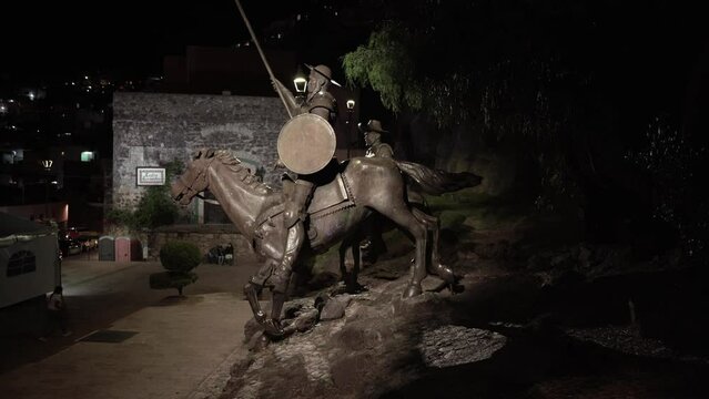 Statue of Mexican soldiers riding a horse in the city at night 