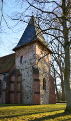 Fototapeta na wymiar Historische Kirche im Winter in der Stadt Munster, Niedersachsen