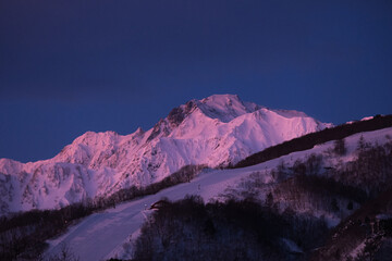 際立つ見事な山岳風景