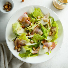 Green salad with bacon and cheese