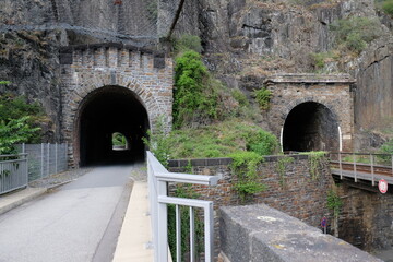 Fototapeta na wymiar FU 2020-06-20 Ahrtour hin 909 Im Berg sind zwei Tunnel