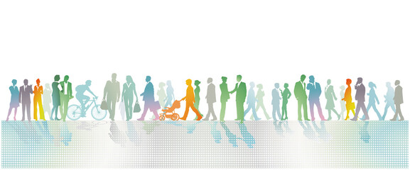 Straßenpanorama mit vielen Menschen