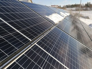 Snow-covered photovoltaic panels, PV panels, low efficiency, snow problem.