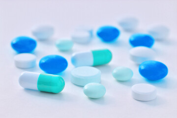 Obraz na płótnie Canvas White and blue pills 