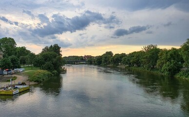 Fototapeta na wymiar Donau in Ingolstadt nach dem Regen